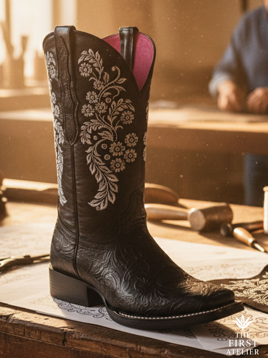 Close-up of La Rosa Eterna Boot — black full-grain leather with ivory floral embroidery and rose lining, handcrafted in León, Guanajuato, Atelier No. 20.